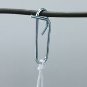 誘引紐を毎回結ぶ必要なし、省力化「クリップフック」